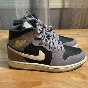 Nike air Jordan one mid